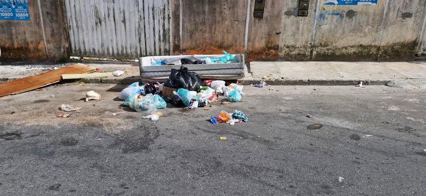 Lixo espalhado em Fazenda Grande I